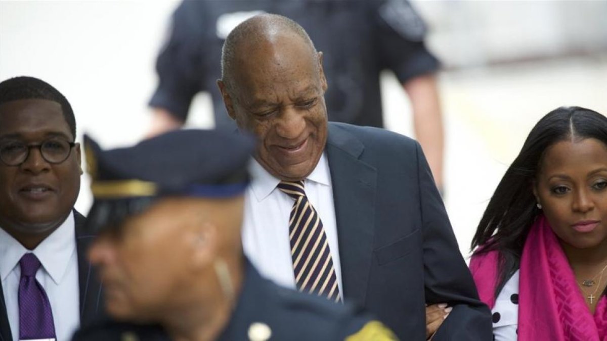 Este lunes, en Norristown, un pueblecito de Pensilvania, ha comenzado el juicio contra Bill Cosby por abuso sexual. Alrededor de 60 mujeres han denunciado haber sido víctimas de la estrella de 'La hora de Bill Cosby', una de las series de referencia en lo