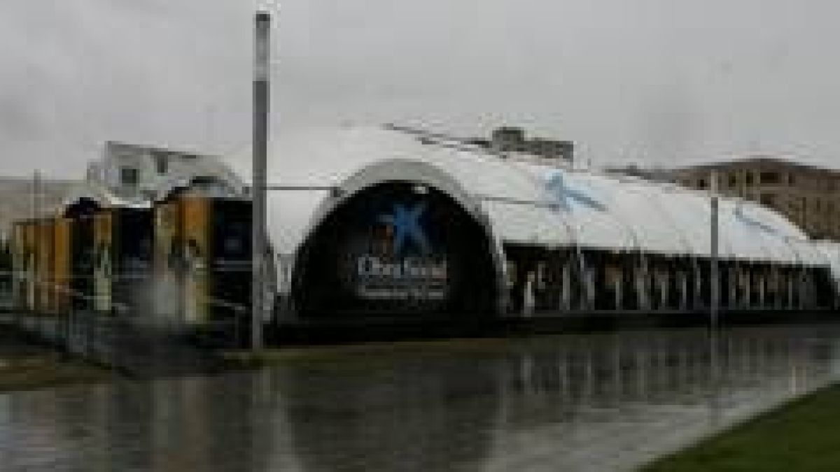 La carpa de La Caixa permanecerá abierta hasta el 5 de noviembre frente a San Marcos