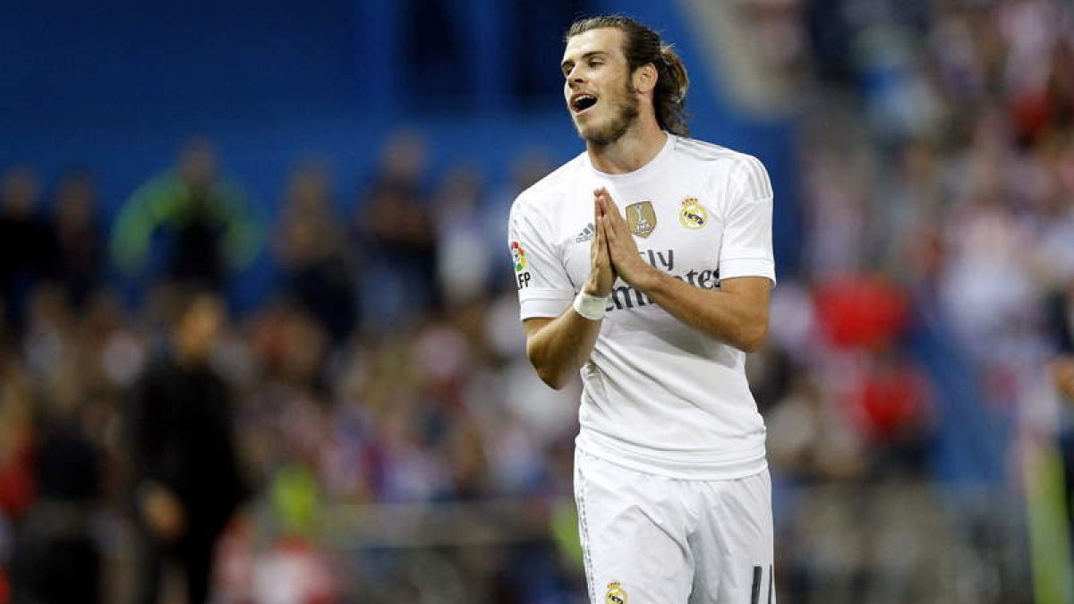 Bale no termina de recuperarse de las lesiones musculares que sufre en su pierna izquierda.