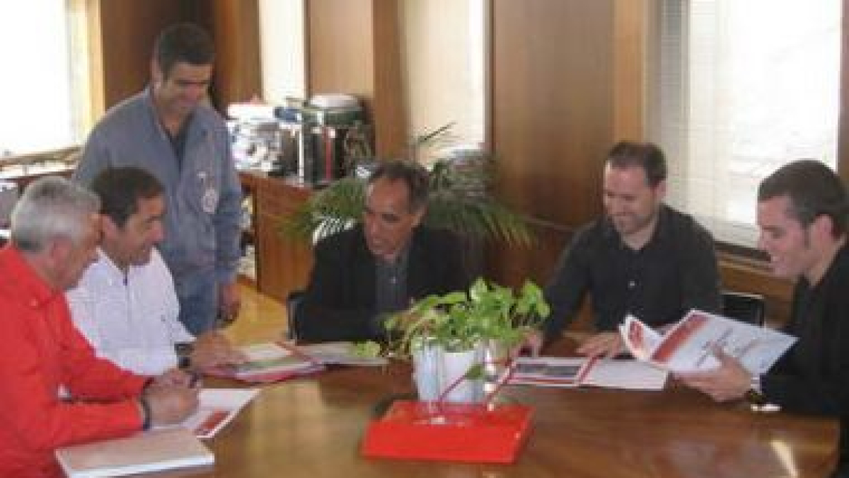 Responsables del Ayuntamiento y Unipublic, en la reunión de ayer.