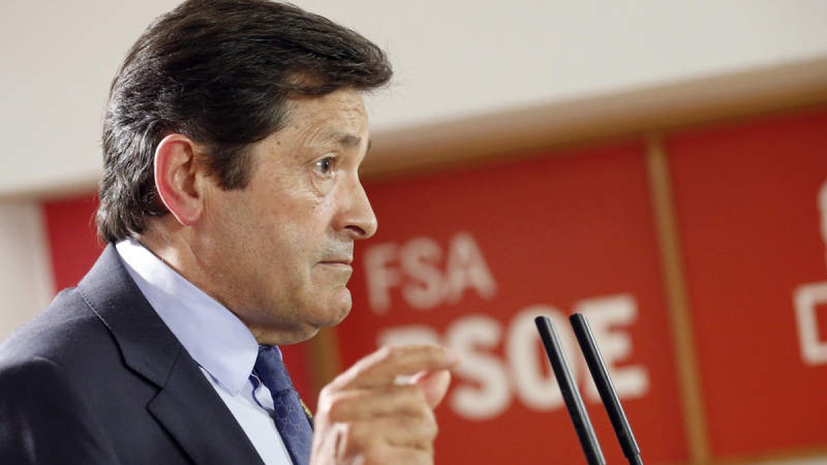 El secretario general de los socialistas asturianos, Javier Fernández. J. L. CEREIJIDO