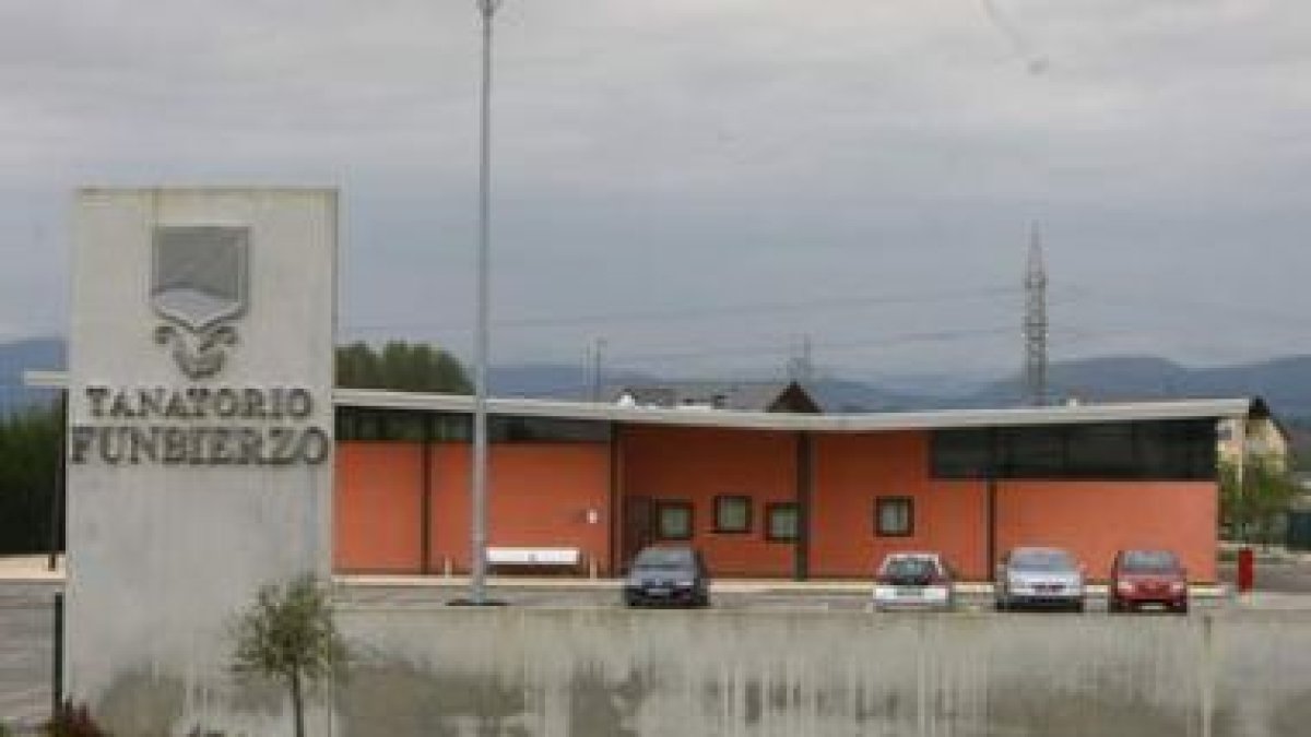 El tanatorio de Funbierzo, en el polígono industrial de Camponaraya, visto desde fuera.
