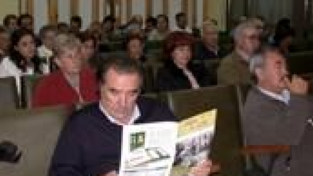 Público que asistió a la conferencia en Benavides de Órbigo