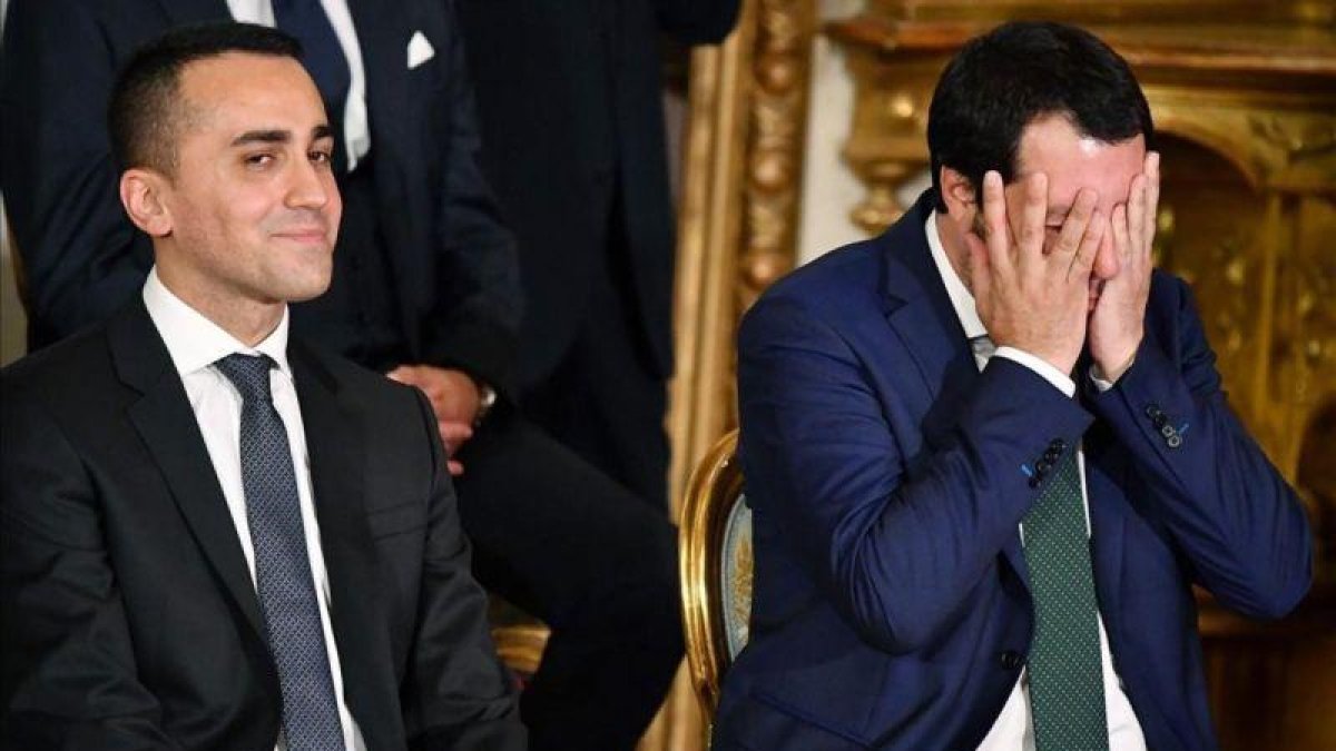 El ministro de Trabajo e Industria de Italia, Luigi di Maio, y el máximo responsable de Interior, Matteo Salvini, durante la ceremonia de constitución del Ejecutivo, en Roma, en junio del año pasado.