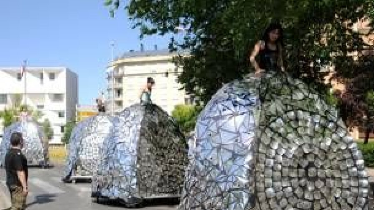 El teatro y la diversión invaden el centro de la ciudad durante las fiestas