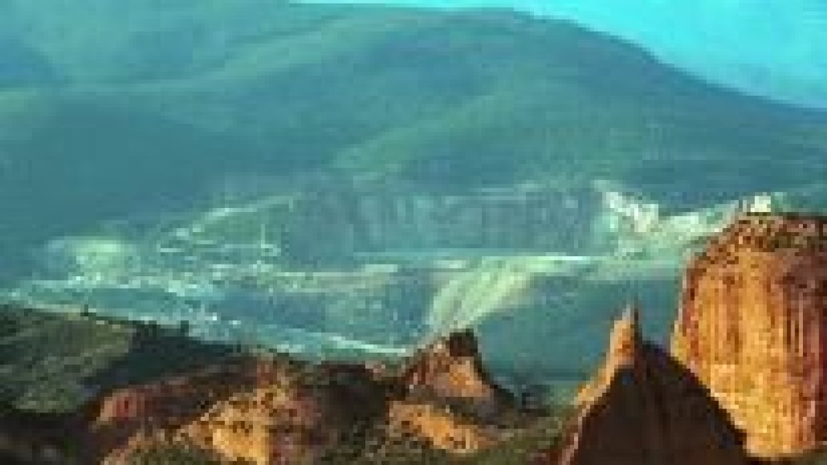 La impactante cantera del grupo Martínez Núñez debería desaparecer en el marco del parque natural
