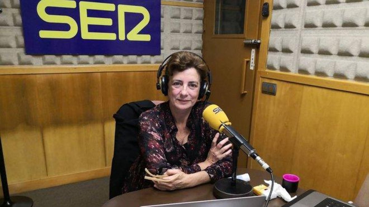 Ángeles Caso, en los estudios de la Cadena SER.