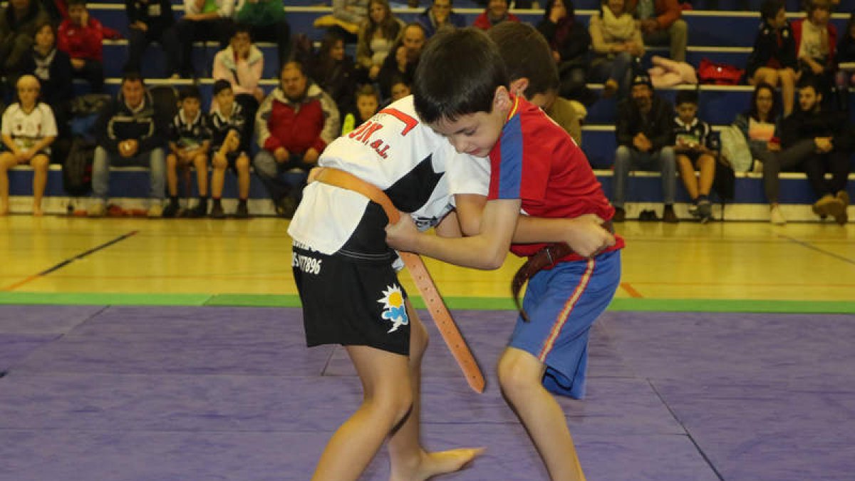 El futuro de la lucha se cita hoy en el Torneo de Navidad.