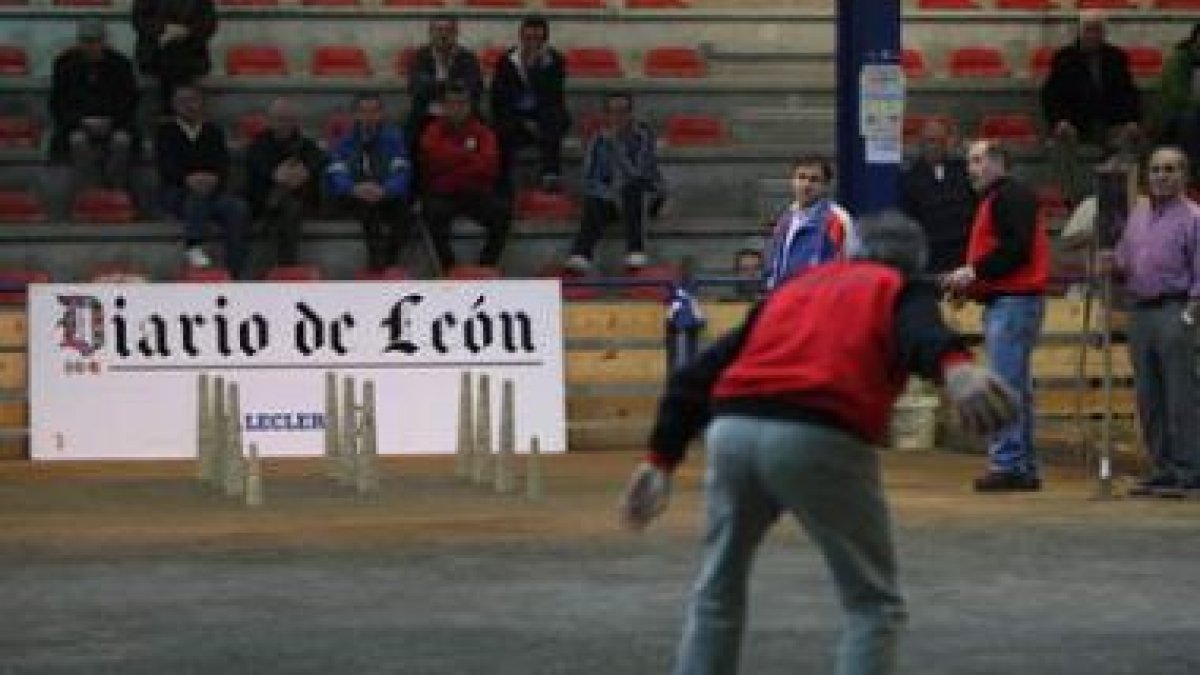 La bolera del Polígono 10 acoge esta mañana una nueva edición del Trofeo Diario de León.