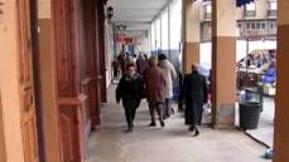 Las obras para remodelar los soportales de la plaza de España ya han comenzado