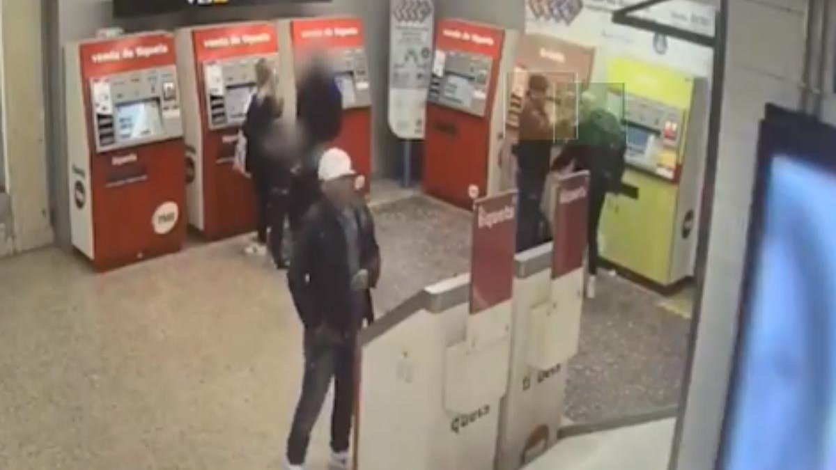 Desmantelado grupo de ladrones que robaba en el metro por el método de la mancha.