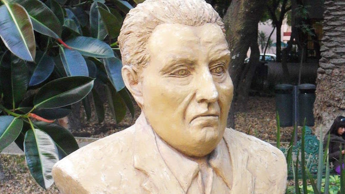 Busto del escritor Pedro Garfias Zurita en Ciudad de México