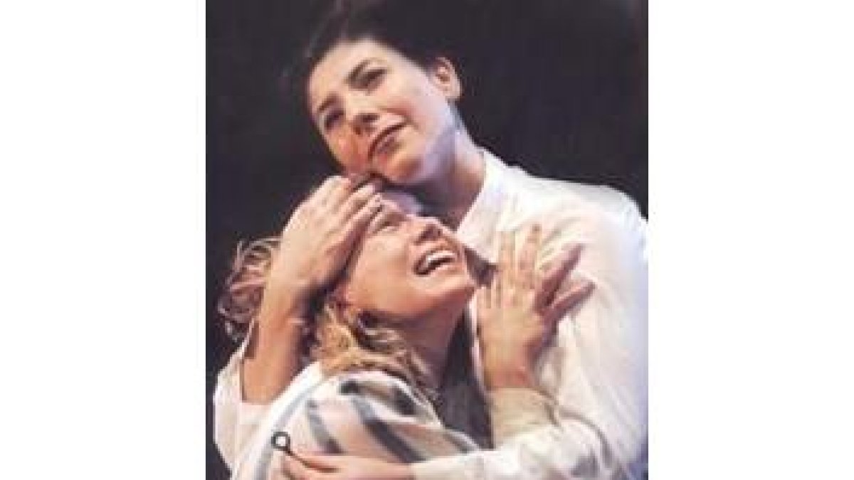 Gemma Miralles y Rebeca Valls en un momento de la representación