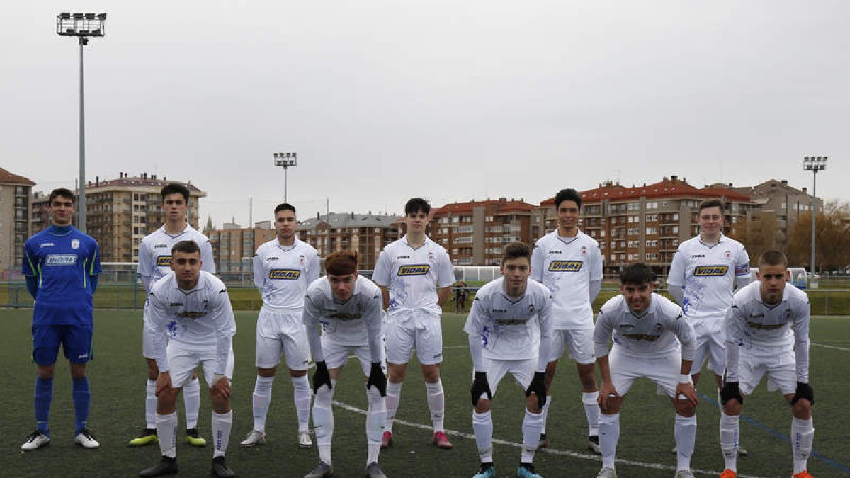 La Peña infligió a la Segoviana la primera derrota de la temporada en su feudo. FERNANDO OTERO