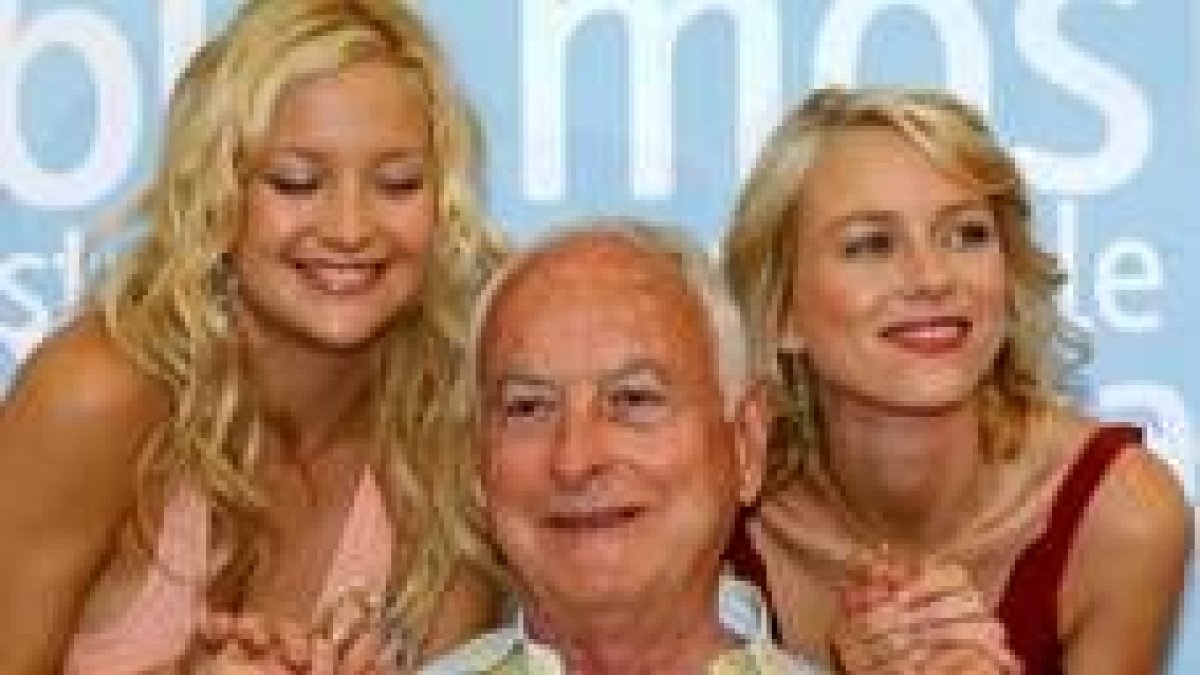 El director James Ivory, entre las actrices Kate Hudson y Naomi Watts
