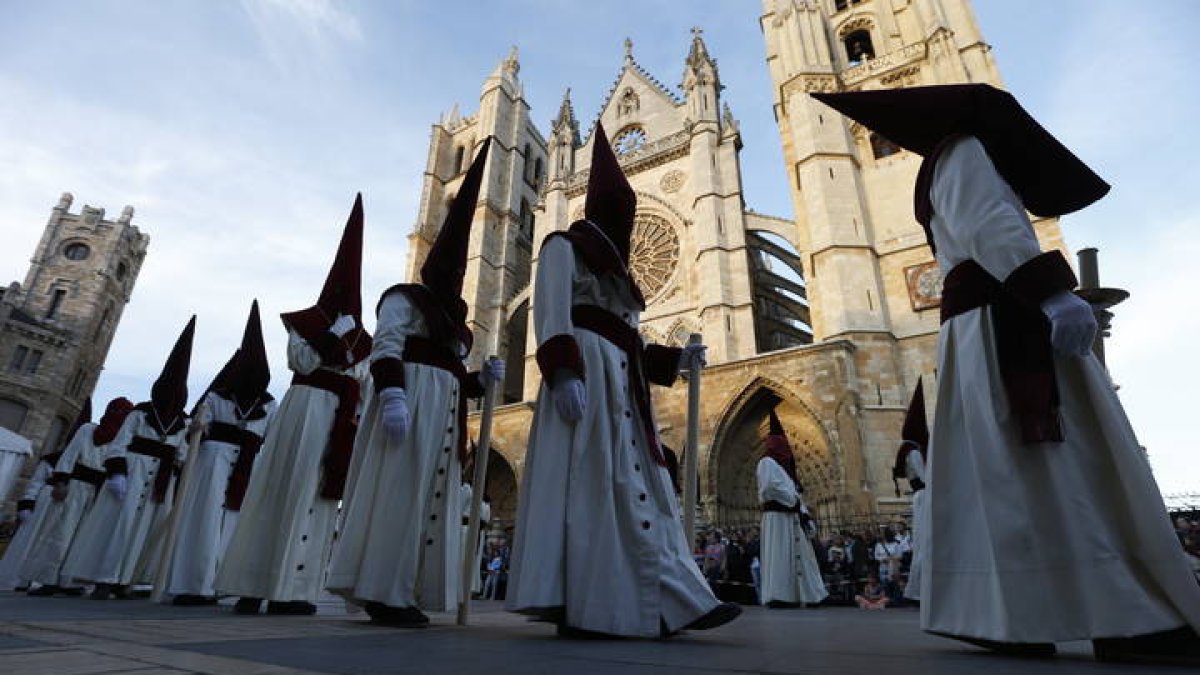 Procesión de la Sagrada Cena organizada por la Hermandad de Santa Marta.