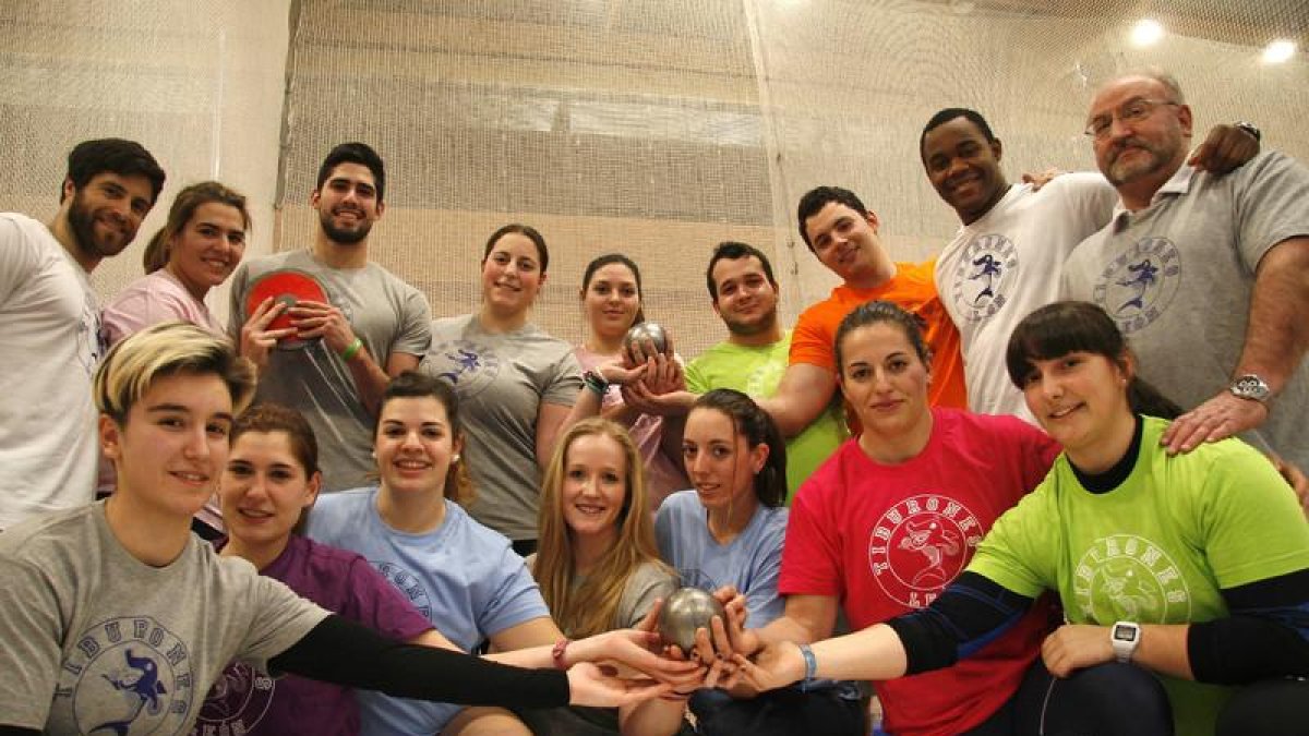 El grupo de lanzamientos de León se ha convertido en el referente nacional. De la mano de Carlos Burón este sector del atletismo ha logrado un éxito sin precedentes