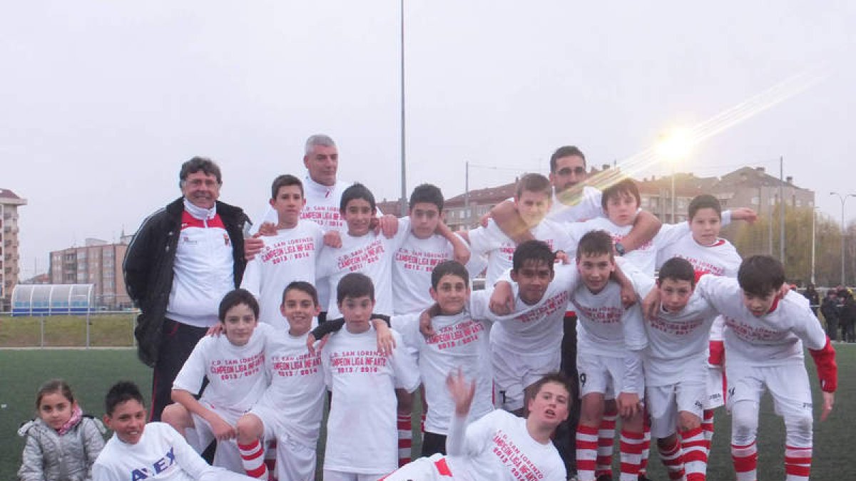 Equipo del San Lorenzo, campeón del grupo B de la 2.ª Infantil.