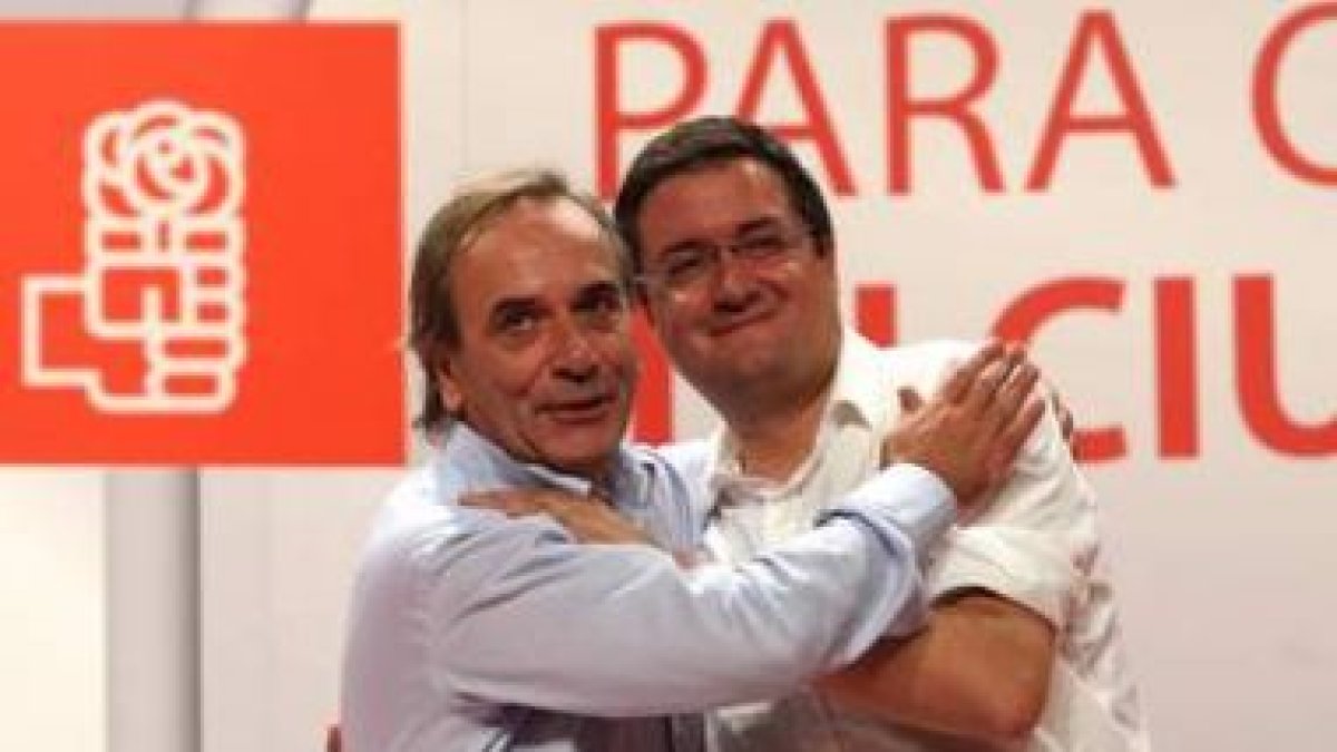 José Antonio Alonso y Óscar López, ayer en Salamanca.