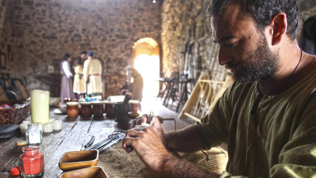El castillo de Cornatel y sus inmediaciones acogerán diferentes talleres artesanos.