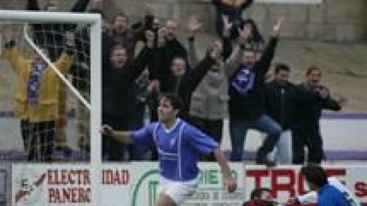 Alfredo, en la foto, volverá a ser la referencia ofensiva de La Bañeza ante la Cultural B