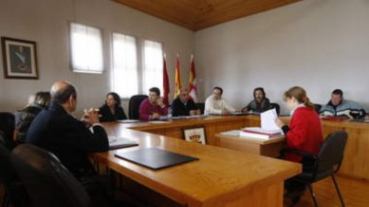 Imagen del pleno ordinario de Chozas de Abajo celebrado el pasado marzo.