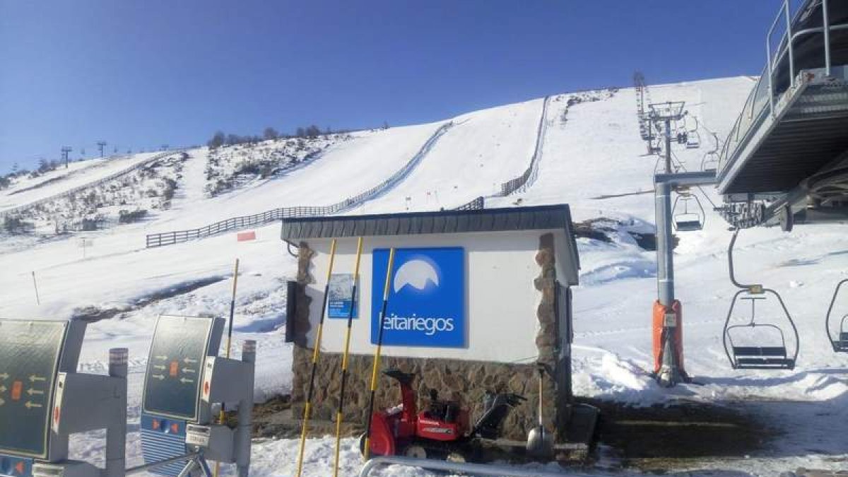 Imagen de la base de la estación Valle de Laciana-Leitariegos durante esta temporada. DL