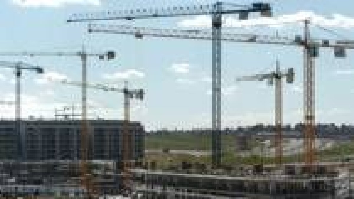 Bruselas augura para el próximo año un fuerte frenazo en la construcción de viviendas en España