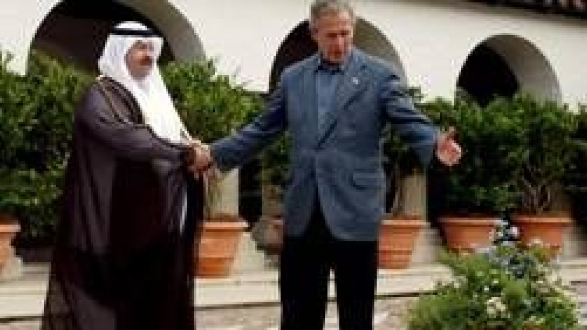 Bush saluda al nuevo presidente de Irak en la reunión del G-8
