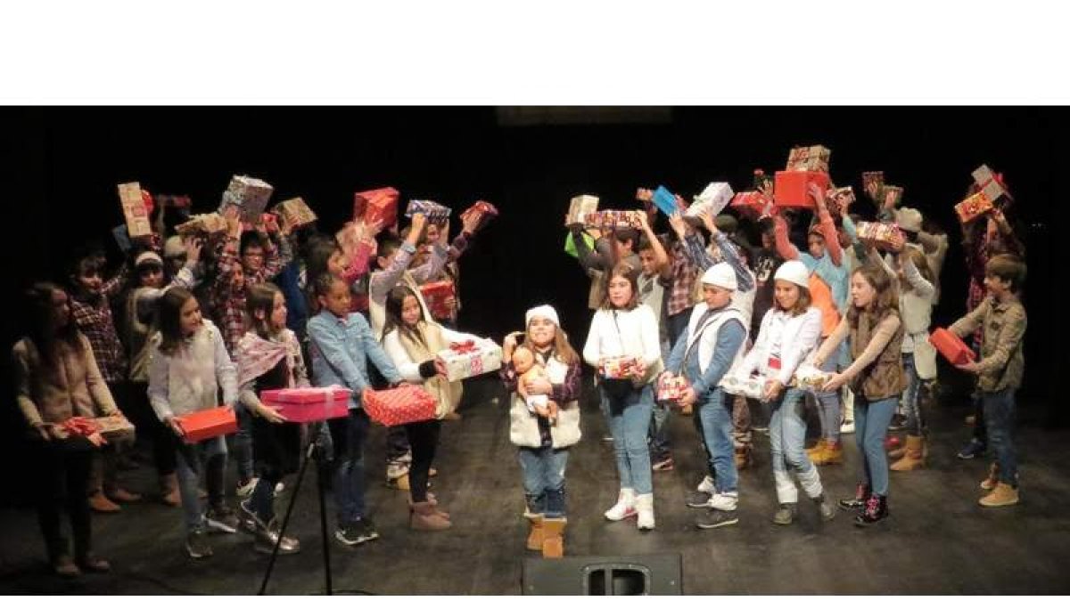 Los escolares de la villa del Boeza en el Benevivere. CEBRONES