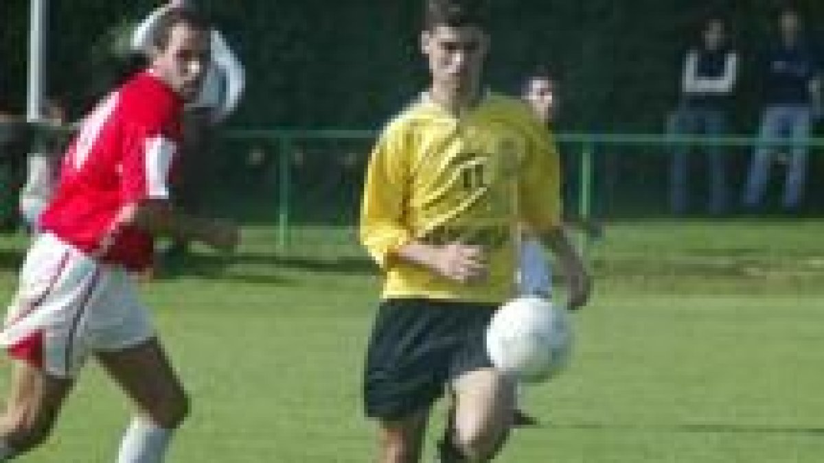 Nacho volvió a ser uno de los jugadores destacados en el centro del campo del Atlético San Francisco