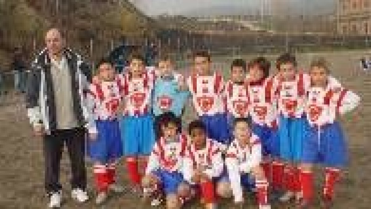 Formación del Atlético Bembibre que milita en la 1.ª Provincial Benjamín