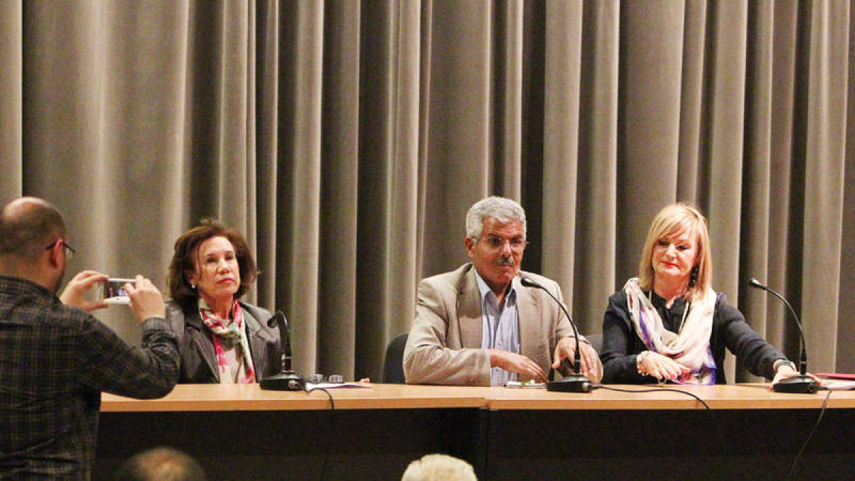 El ministro de Salud Pública de la RASD, ayer en el Centro Cívico León Oeste.