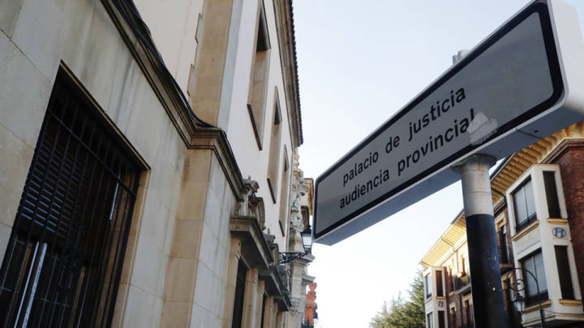 Fachada principal de la Audiencia Provincial. RAMIRO