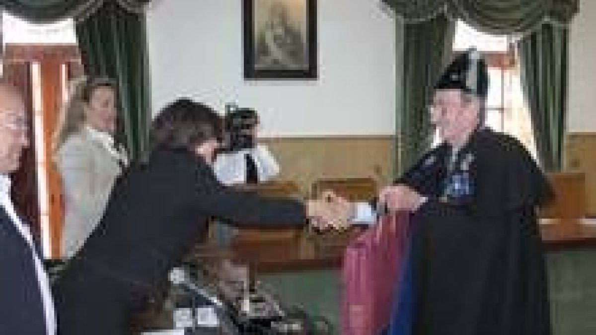 La teniente de alcalde Piedad del Río recibió a las cofradías