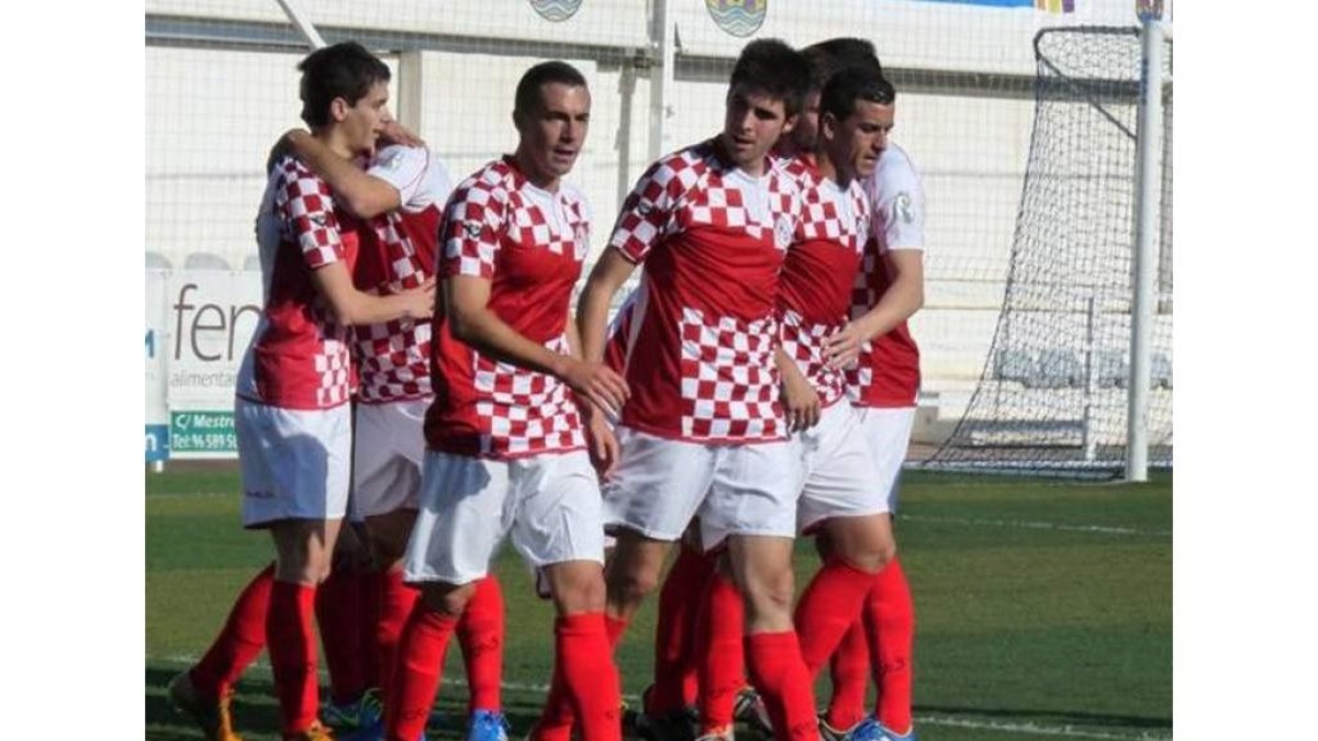 Los jugadores del combinado castellano y leonés celebran el gol.