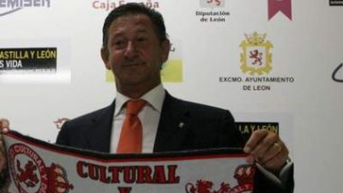 El vicepresidente de la Cultural, Carlos Emperador, pide a Marcelino Maté que respete al club leonés