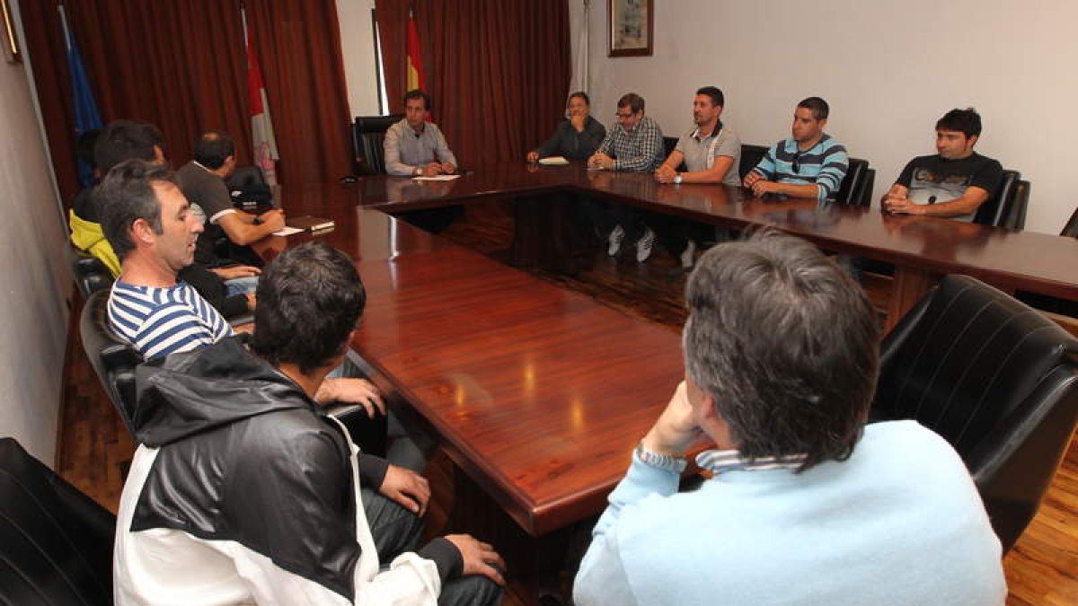 La corporación municipal de Fabero en uno de los plenos, en una imagen de archivo.