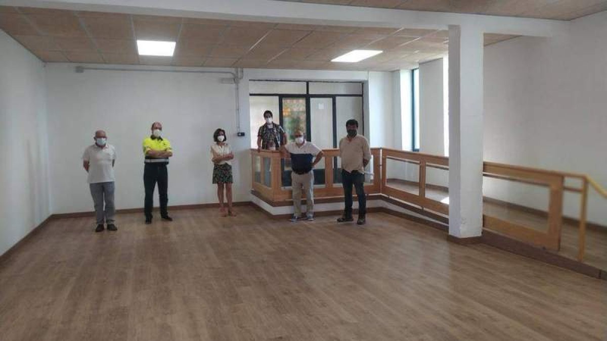 Acabado de la Sala Multiusos del colegio Benito León. DL