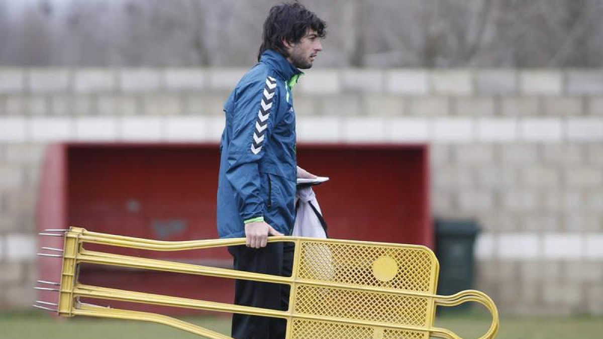 Juan Ferrando dirigió ayer la última sesión de entrenamiento de la Cultural de la presente temporada. Se despide con un año irregular.