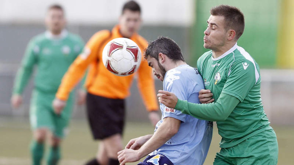 La Virgen y Atlético Astorga dirimieron un encuentro de mucha intensidad.