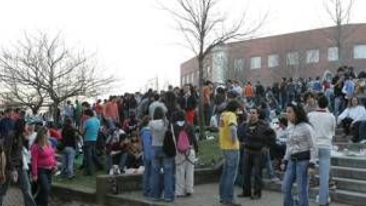 El botellón celebrado hace dos semanas en el campus causó una gran polémica