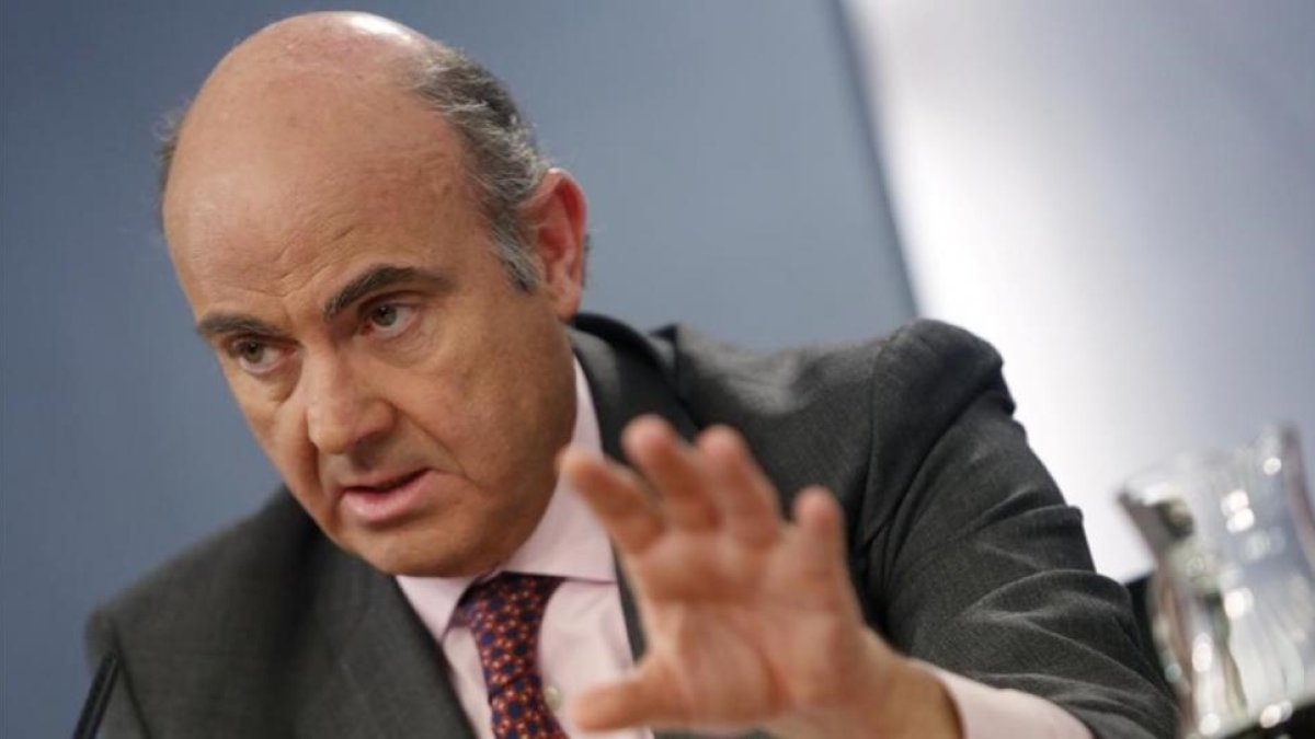 Luis de Guindos, durante la reuda de prensa celebrada tras el Consejo de Ministros.