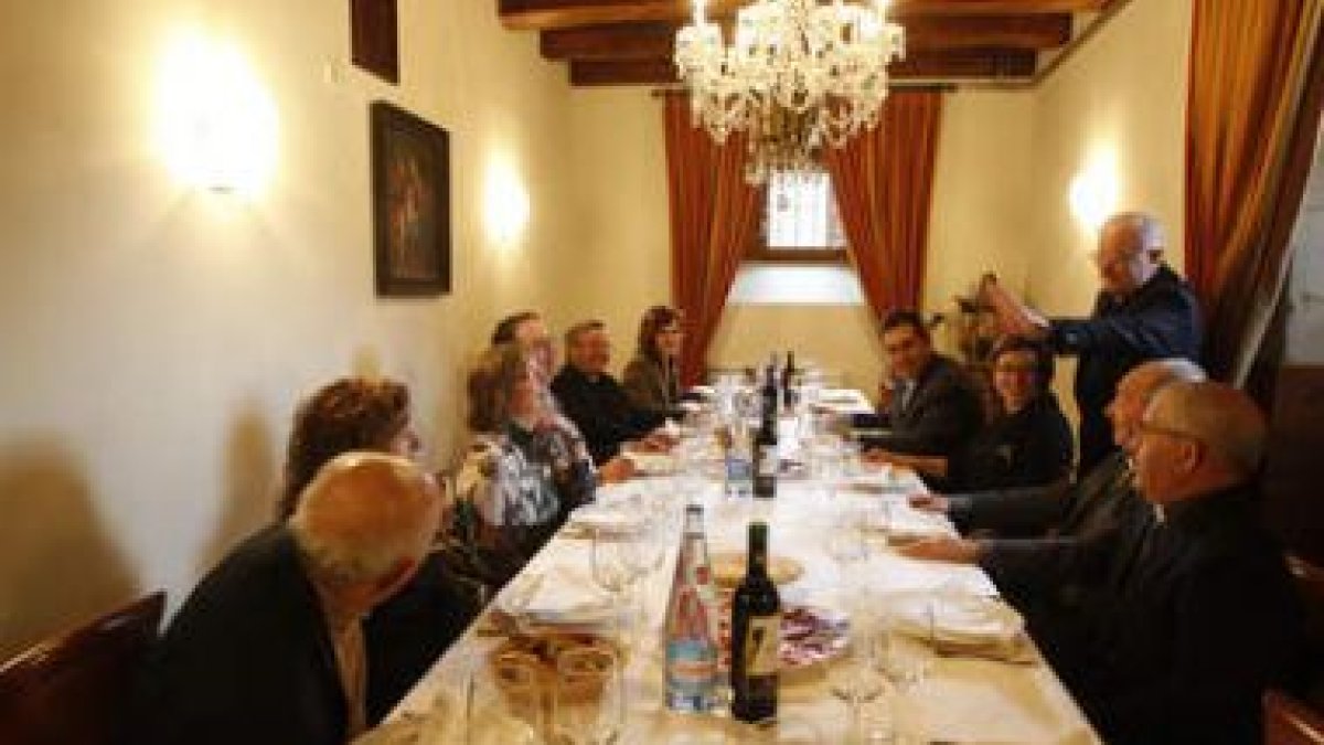 Ayuntamiento y Cabildo, reunidos para preparar Las Cabezadas.