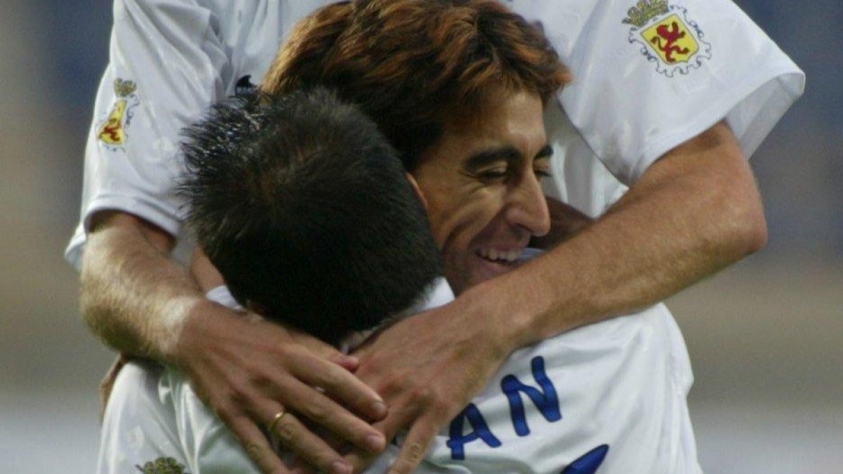 Rubén Vega y Fran en el 0-1 que encarrilló el triunfo culturalista. ANA F. BARREDO