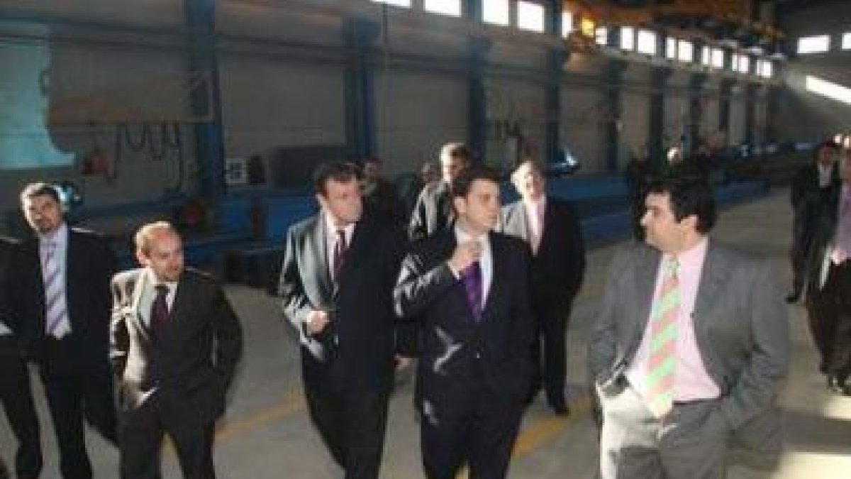 Antonio Silván, López Riesco y José Luis Ramón, en la inauguración de la primera industria abierta e