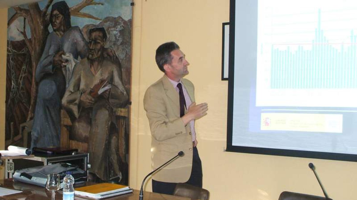 Ángel González, de la CHD, explica el nuevo Plan Hidrológico de la Demarcación del Duero.