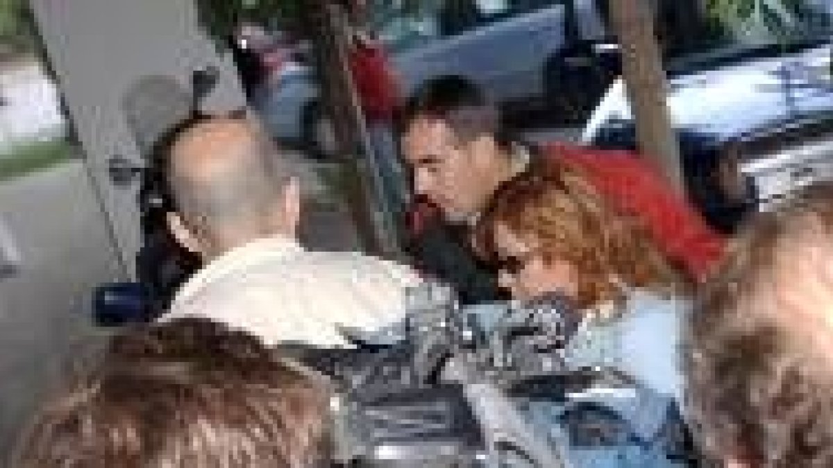 La alcaldesa, ayer, cuando acudió a declarar