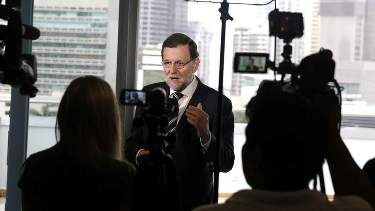 Mariano Rajoy comparece ante la prensa en su viaje a Panamá.