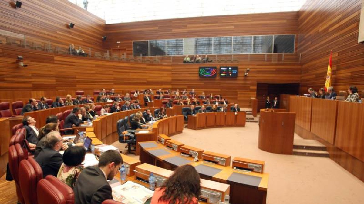 Imagen de uno de los últimos plenos del mes de diciembre antes de que se iniciaran las vacaciones de Navidad en el parlamento de Castilla y León.